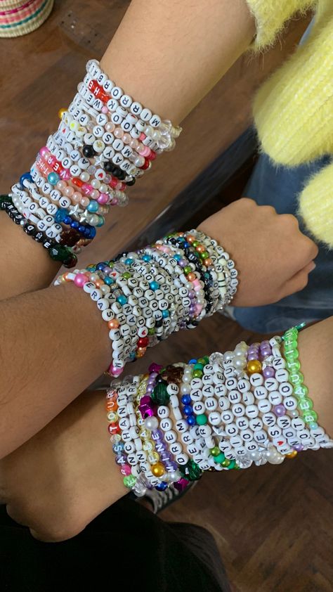 Eras Aesthetic, Swiftie Bracelets, Taylor Bracelets, Eras Bracelets, Bracelet Stuff, Taylor Swift Tour Outfits, Friendship Bracelets With Beads, Friendship Bracelets Designs, Swift Tour