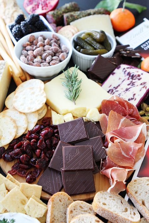 Chocolate Board, Red Sangria Recipes, Cheese And Wine Party, Cheese And Chocolate, Cheese Trays, Wine And Cheese Party, Charcuterie Inspiration, Cheese Party, Wine Tasting Party