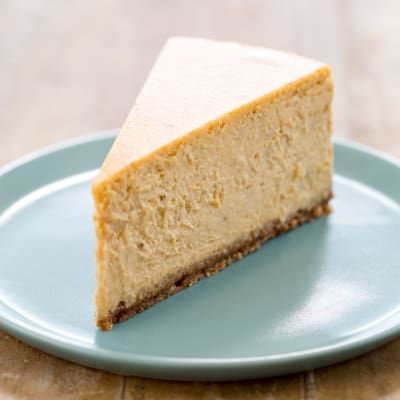 Spiced Pumpkin Cheesecake | Cook's Illustrated Cheesecake Factory Recipes, Donut Toppings, Frozen Cheesecake, Cookie Toppings, The Cheesecake Factory, Pumpkin Cheesecake Recipes, Caramel Tart, Vanilla Cheesecake, How To Make Cheesecake