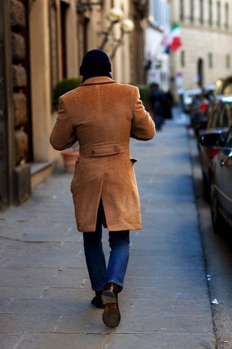 #coat Man Walking From Behind, Winter Uniform, The Sartorialist, Dapper Dudes, Strong Shoulders, Sharp Dressed Man, Camel Coat, Men Street, Geek Chic