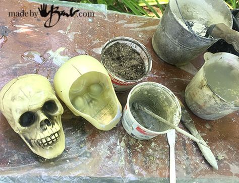 Super Real Look Concrete Skulls - Made By Barb - cool old faux bones Concrete Skull Diy, Halloween Cement Decorations, Concrete Skulls, Halloween Jewelry Box Diy, Cement Halloween Projects, Cement Halloween Diy, Diy Cement Skulls, Concrete Halloween Decorations, Halloween Yard Haunt