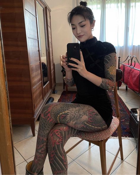 Yakuza Girl, Japanese Back Tattoo, Tattoed Women, Norse Tattoo, Irezumi Tattoos, Body Suit Tattoo, Full Body Tattoo, Leg Sleeve Tattoo, 1 Aesthetic