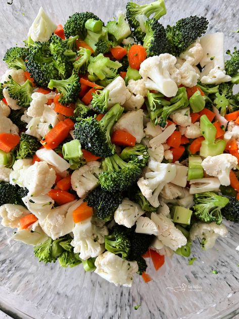 Peg's Salad as it is called in our family is a wonderful Italian Raw Veggie Salad with crunchy cauliflower, broccoli and carrots with Mozzarella cheese, bacon and creamy Italian dressing. Great Picnic/Pot Luck salad. Brocoli And Cauliflower Salad, Salad With Cauliflower, Crunchy Cauliflower, Creamy Italian Dressing, Marinated Salad, Broccoli And Carrots, Italian Dressing Recipes, Broccoli Cauliflower Salad, Zesty Italian Dressing