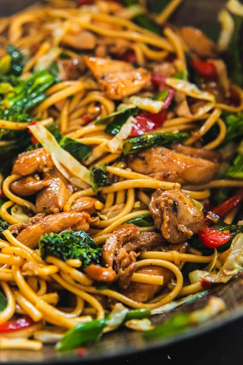 Chicken Thighs And Rice, Chicken Udon Noodles, Chicken Thighs Boneless Skinless, Asian Stir Fry Sauce, Chicken Udon, Udon Noodles Recipe, Healthy Chicken Thigh Recipes, Homemade Stir Fry Sauce, Homemade Stir Fry