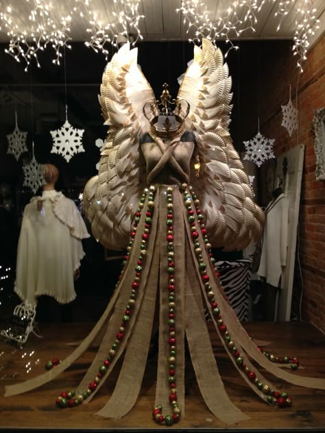 Christmas window display with paper plate angel wings burlap gown and ball garland trim! Paper Plate Angel, Dress Form Christmas Tree, Christmas Window Displays, Mannequin Christmas Tree, Fashion Mannequin, Display Visual Merchandising, Holiday Window Display, Christmas Tree Images, Decoration Vitrine