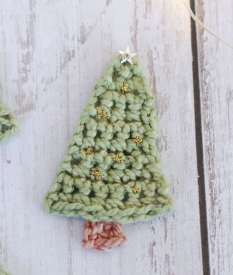 Tiny Crochet Christmas Tree, Free Crochet Christmas Patterns, Mini Crochet Christmas, Crochet Christmas Patterns, Crochet Christmas Trees Free, Crochet Christmas Ornaments Free Pattern, Crochet Christmas Trees Pattern, Crochet Christmas Ornaments Free, Quick Projects