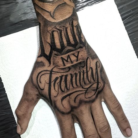 Hand Tattoos Family, Familia Hand Tattoo, Family Hand Tattoo, Chicano Hand Tattoo, Couple Wrist Tattoos, Husband Tattoo, Cupid Tattoo, Skull Hand Tattoo, Tattoo Lettering Design