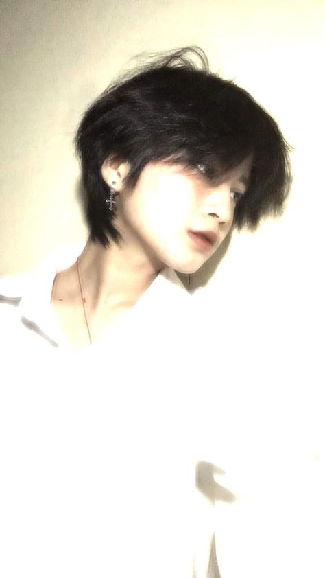 Mullet Middle Part, Korean Couple Photoshoot, Korean Haircut, Short Hair Tomboy, Korean Short Hair, Korean Aesthetic, Hair Stylist Life, Middle Part, Girl Short Hair