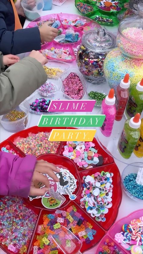 Workshop Birthday Party, Slime Decorations Party Ideas, Birthday Activity Ideas For Kids, Slime Station Party, Kids Workshop Ideas, 11 Birthday Ideas, Craft Party Ideas For Kids, Activities For Kids Birthday Party, Diy Slime Party