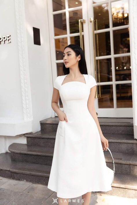 White Dress Classy Graduation, Dresses For Graduation University, Graduation Dress Ideas University, Elegant Dresses Classy Modest, Modest Graduation Dress, Graduation Dress College Classy, Convocation Dress, University Graduation Outfit, Graduation Dress University