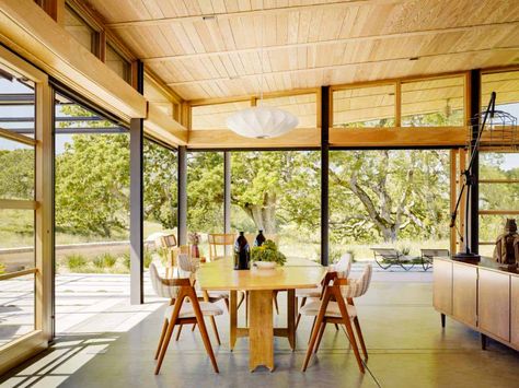 Modern ranch house merges indoor-outdoor living in Santa Lucia Preserve Minimalist Ranch House, Scandinavian Exterior Design, Modern Ranch House, Rammed Earth Homes, Dining Room Design Modern, Big Doors, Outdoor Dining Room, Modern Ranch, Earth Homes