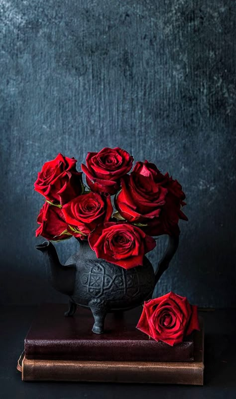 Still Life Pictures, Beautiful Flowers Photos, Wallpaper Nature Flowers, Beautiful Bouquet Of Flowers, Flower Phone Wallpaper, Life Pictures, Still Life Art, Beautiful Flowers Pictures, Amazing Art Painting