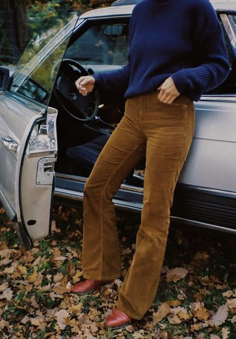 Mustard Yellow Corduroy Pants Outfit, Brown Cords Outfit Women, Velvet Brown Pants Outfit, Dark Corduroy Pants Outfit, Gold Corduroy Pants Outfit, Green Velvet Pants Outfits Winter, Wide Leg Courdoroy Pants Outfit, Corduroy Pants Work Outfit, Cordoury Pants Outfits Fall