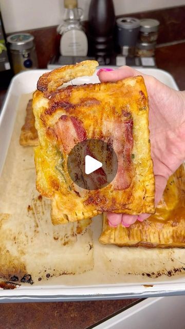 S A M B A L S H A W on Instagram: "HWC - WOULD YOU DO THESE FOR A WEEKEND BRUNCH? Just do it✔️ I think these are asked for so much So popular 🤷‍♀️🤪ON REPEAT Upside down Maple Syrup bacon and cheese slice -Love an easy tasty treat Use puff pastry always @dorset_pastry 220°C preheated oven for 15 mins but watch them as they can burn quickly - I turned the oven down to 150°C just to get the pastry layers dry and crispy for a couple of minutes save this video please #viralvideos #upsidedown #bacon#baconbaconbacon #trendingreels #pastry #puffpastry #cheese #maplesyrup #brunch #saturdaybrunch #snack #reels #reelitfeelit #feelitreelit #igfood #igfoods #eeeeats #eats #trending #delicious #foodies #homefood #eat #cookingpassion #foodporn #foodlover #hungrywomancooks" Healthy Quiche, Cheese Slice, Cheese Puff Pastry, Saturday Brunch, Bacon And Cheese, Paste Recipe, Puff Pastry Recipes, Bacon Cheese, Weekend Brunch