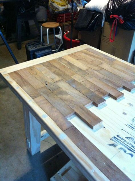 DIY wood plank kitchen table picture step by step ~ would also be really really awesome for kitchen counters!!! Diy Holz, Pallet Ideas, Into The Woods, Trendy Kitchen, Farmhouse Table, Wood Planks, Diy Wood, Furniture Projects, Diy Kitchen