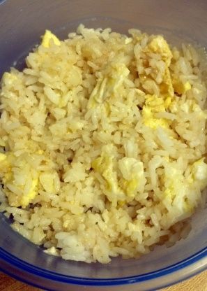 I love making this quick and easy dish when there's nothing else to eat at home. Egg Rice Recipe, Eggs And Rice, Making Fried Rice, Seared Chicken Breast, Easy Chicken Breast, Poached Chicken, Egg Muffins, How To Cook Rice, Cajun Recipes