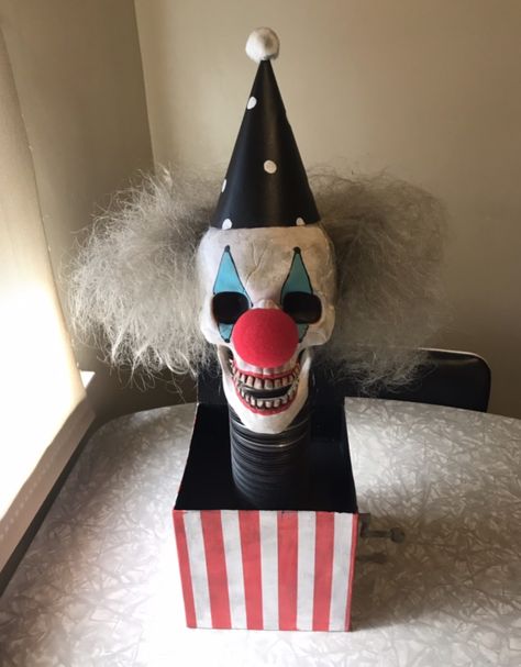 Halloween freakshow circus clown in a box Halloween Clown Props Diy, Clown Decorations Halloween, Creepy Circus Decorations Diy, Clown Diy, Clown Halloween Decorations, Clowns Scary, Scary Circus Halloween Decorations, Haunted Circus Decorations, Halloween Circus Theme