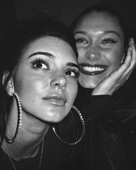 Bella And Kendall, Kendall And Bella, Kendall Bella, Bella Gigi Hadid, Hadid Sisters, Best Friend Photos, Bff Goals, Best Friend Goals, Kendall + Kylie