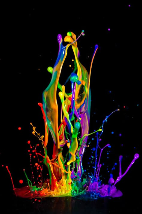 Rainbow of paints phone wallpaper background for iPhone and iPad Android tablets. #rainbow #iphonewallpaper #pride #lgbtq Charcoal Drawings, Soyut Sanat Tabloları, Tableau Art, Paint Splash, Rainbow Art, Over The Rainbow, World Of Color, Color Of Life, Colorful Wallpaper