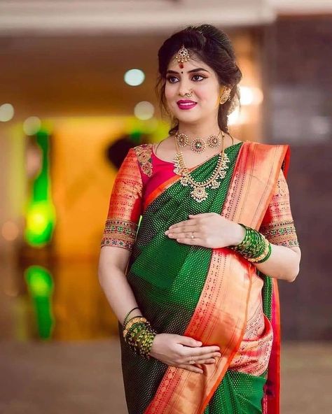 Seemantham Makeup Look, Baby Shower Makeup Ideas Indian, Hairstyles For Seemantham, Baby Shower Makeup Indian, Green Saree Look Traditional, Indian Baby Shower Photoshoot Ideas, Sreemantham Photoshoot, Baby Shower Blouse Designs, Seemantham Saree Ideas