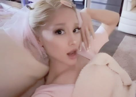 Hyperfeminine Pfp, Coquette Icons Aesthetic, Ariana Grande Coquette, Ariana Grande Pink, Ariana Grande Aesthetic, Pink Aura, Pink Princess, Everything Pink, Just Girly Things