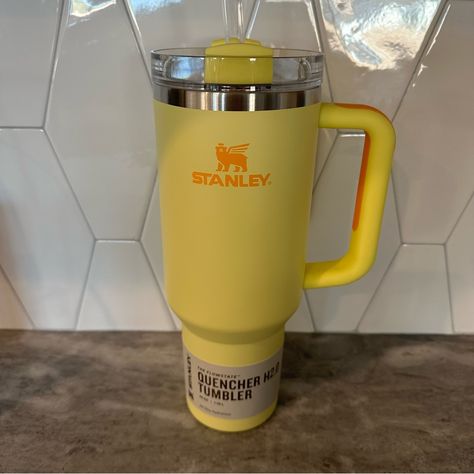 Nwt Stanley Sunshine 40oz Tumbler Sold Out Color From The New Summer Release! Yellow Stanley Cup, Sweet Sixteen Birthday, Thermos Bottle, Luxury Lifestyle Dreams, Stanley Cup, Cute Cups, Mug Shots, Sweet Sixteen, Summer Colors