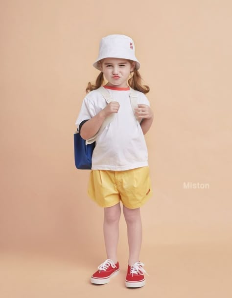 Kindergarten Outfit, Expensive Dresses, Kids Studio, Family Picture Poses, Kids Talking, Clothing Photography, Children's Fashion, Kids Hair, Communication Design