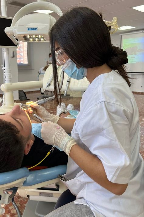 🦷 Orthodontist Assistant, Dentist Career, Teeth Aesthetic, Medical Assistant Student, Dental Hygiene Student, Female Dentist, Dental Aesthetics, Aesthetic Doctor, Dental Hygiene School