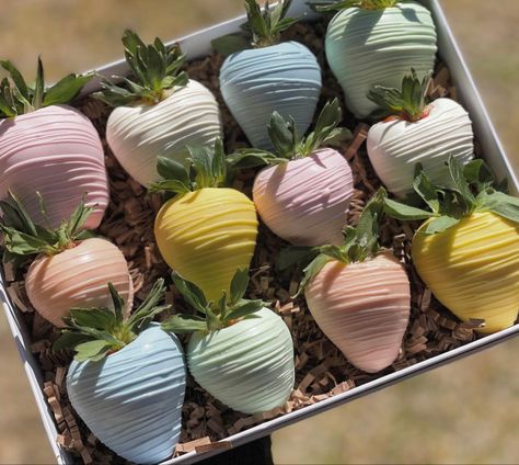 Spring Sweet Treats, Easter Covered Strawberries, Easter Chocolate Strawberries, Spring Chocolate Covered Strawberries, Easter Theme Chocolate Covered Strawberries, Easter Dipped Strawberries, Easter Strawberries Chocolate Covered, Easter Strawberries, Easter Strawberry