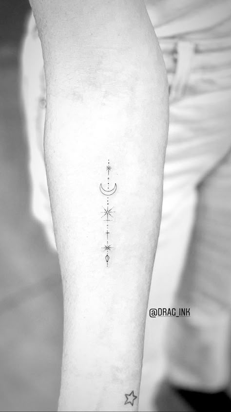 Small Vertical Tattoo, Vertical Tattoos For Women, Fine Line Tattoo Designs, Line Tattoo Designs, Tattoo Sonne, Stars Tattoo, Boho Tattoos, Muster Tattoos, Strength Tattoo