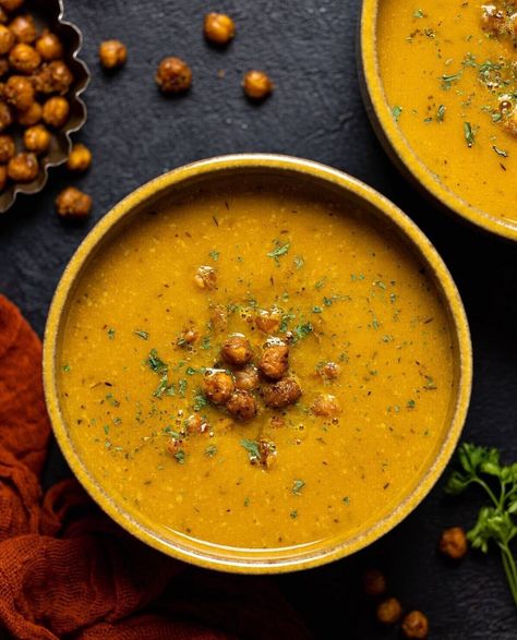 Spicy Curry Pumpkin Soup with Chickpeas Curry Pumpkin Soup, Soup With Chickpeas, Curry Pumpkin, Spicy Pumpkin Soup, Canned Pumpkin Recipes, Pumpkin Stew, Gluten Free Entrees, Savory Pumpkin, Weekly Recipes