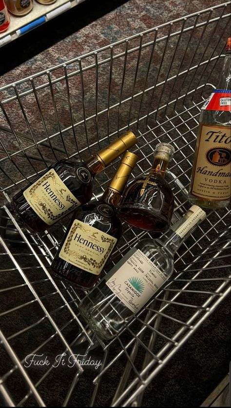 Henny Bottle Aesthetic, Bottles Of Alcohol Aesthetic, Drunk Photos, Hennessy Drinks, Bar Pics, Night Rides Car, Movie Night Birthday Party, Pretty Alcoholic Drinks, Alcholic Drinks