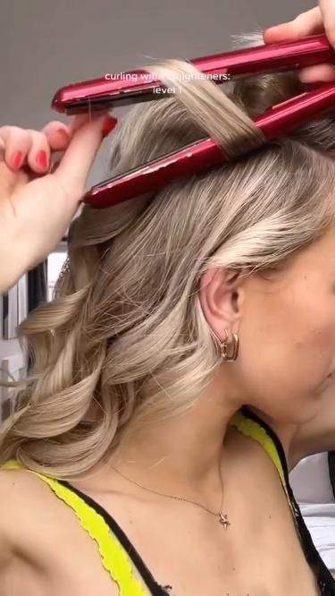 Credit unkonw,please help find credit! Curl Hair With Straightener, Hair Curling Tips, Hair Bridesmaid, Fun Hair, Hairdos For Short Hair, Homecoming Hair, Hair Tutorials For Medium Hair, Peinados Fáciles Para Cabello Corto, Hair Wedding