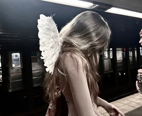 briar lowell Briar Lowell, Server Icon, Egirl Pfp, Blogger Girl, Playing Games, Girl Icons, Angel Wings, Pretty Pictures, Fun Games