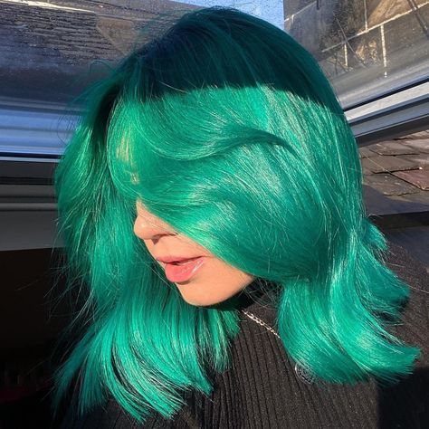 Long Teal Hair, Green And Blue Hair Dye, Blue Green Yellow Hair, Neon Teal Hair, Blue Green Hair Color Ideas, Bright Teal Hair, Blueish Green Hair, Teal Hair Color Turquoise, Turquoise Hair Aesthetic