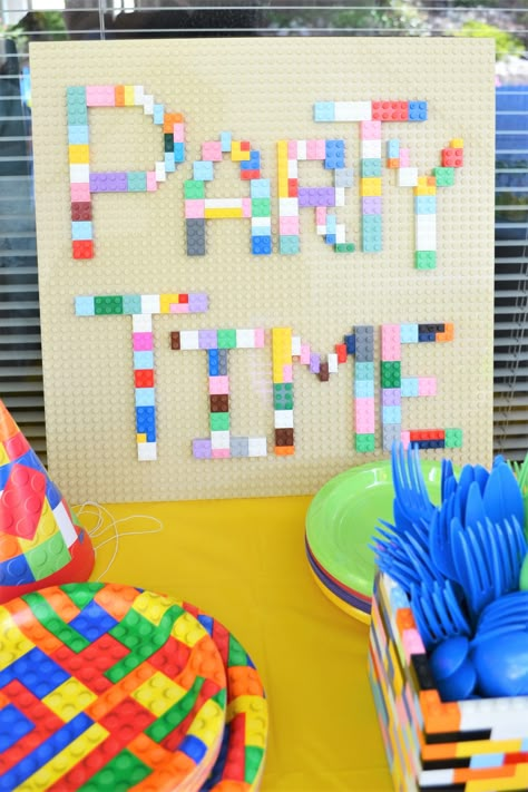 Lego Birthday Party Girl, Game On Sign, Lego Theme Party, Birthday Party Lego Theme, Girl Lego Birthday Party, Lego Birthday Party Ideas, Lego Party Decorations Diy, Lego Friends Party Ideas, Lego Friends Party Decorations