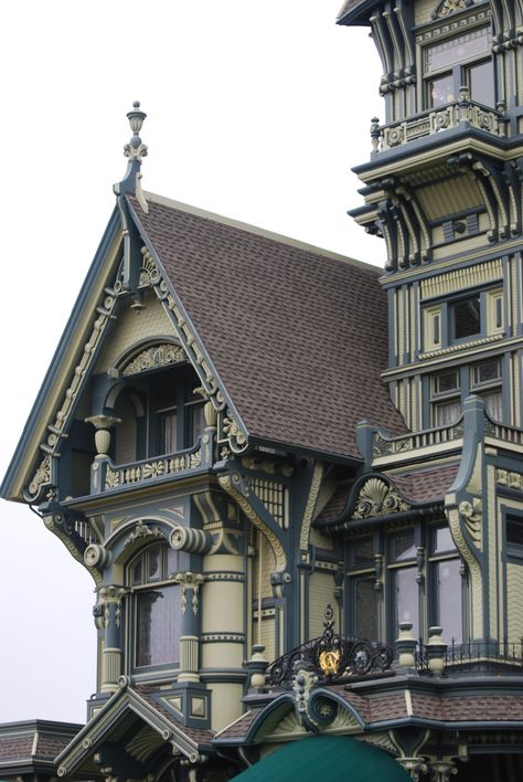 Victorian style ...exterior combos Modern Victorian Exterior, Carson Mansion, Eureka California, Old Victorian House, Logging Industry, Victorian Exterior, Victorian Style House, Historical Homes, Victorian Style Homes