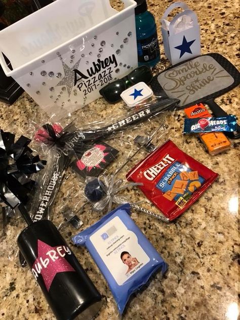 Cheerleader Gift Ideas For Team, Cheerleading Goodie Bags, Summit Swag Bag Ideas, Dance Competition Goodie Bags, Cheer Camp Goodie Bag Ideas, Dance Goodie Bags Ideas, Color Guard Gift Bags, Cheerleader Competition Gifts, Dance Team Goodie Bags