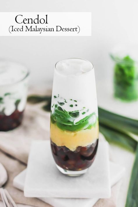 Vietnamese Drinks, Pandan Dessert, Shaved Ice Dessert, Desert Board, Ice Dessert, Malaysian Recipes, Malaysian Dessert, Indonesian Desserts, Asian Dessert