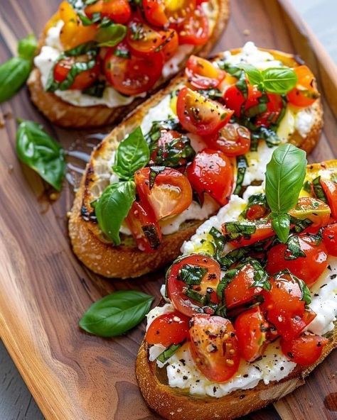 Bruschetta Recipe With Burrata, Burrata Recipe Sandwich, Summer Burrata Appetizer, Sharing Dinner Ideas, Bruschetta Recipe Authentic, Burrata With Tomatoes, Meals With Bruschetta, Share Food Ideas, Bistro Style Food