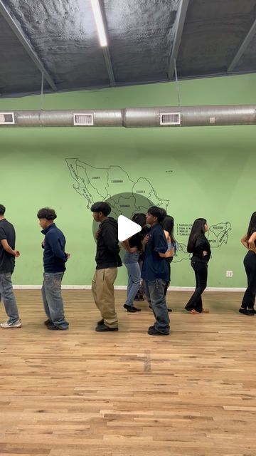 Lindsey Choreography on Instagram: "Lindsey Choreography, Austin Tx 📍 • • • #austin #texas #viral #explore #vals #waltz #seeyouagain #choreography #choreographer #quince #quinceañera #quinces #15" Quinceanera Picture Ideas With Court, Quince Waltz, Quinceanera Waltz, Quince Dances, Quinceanera Pictures, Quinceanera Planning, Flower Mirror, January 29, Activities To Do