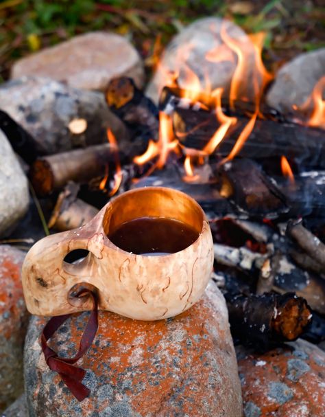 Fire Cupping, Campfire Coffee, How To Make Fire, Camp Fire, Outdoor Food, Coffee Culture, Aesthetic Coffee, Coffee Type, How To Make Coffee