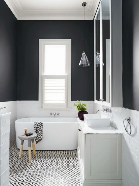 Black And White Bathroom Floor, Grey Bathrooms Designs, Black And White Tiles Bathroom, Bilik Air, Black White Bathrooms, White Bathroom Tiles, Small Bathroom Makeover, Bathroom Tile Designs, White Bath