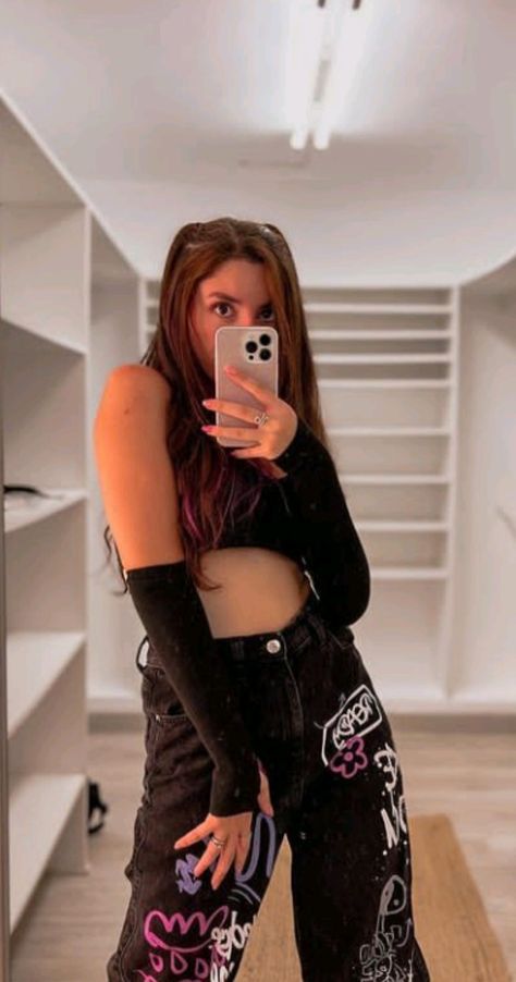 Lyna Youtube, Black Cat Anime, Alice Liddell, Youtubers, Black Cat, Two Piece Pant Set, Mirror Selfie, Instagram, Black