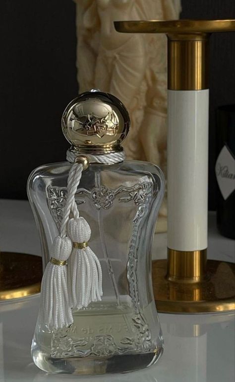 Bride Perfume, Parfum Aesthetic, Bride 2024, Luxury Closets, Closets Design, Bride Preparation, Fragrance Lab, Fool’s Gold, Perfume Display