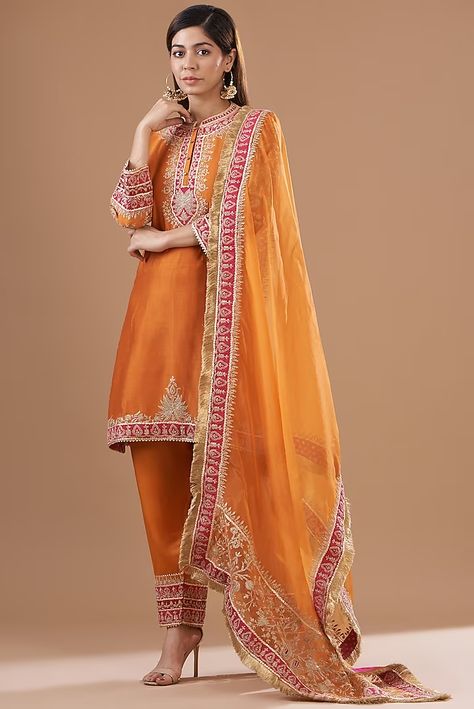 Orange Pure Silk Chanderi Embroidered Kurta Set Design by Sheetal Batra at Pernia's Pop Up Shop 2023 Sheetal Batra, Salwar Pants, Banarasi Brocade, Organza Dupatta, Indian Fashion Designers, Pernia Pop Up Shop, Silk Organza, Kurta Set, Pop Up Shop