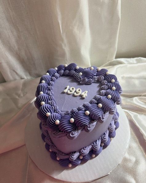 💜💟 Heart Birthday Cake, Purple Cakes Birthday, Vintage Birthday Cakes, Purple Birthday, Purple Vintage, Mini Cake, Heart Cake, Special Cake, Vintage Birthday