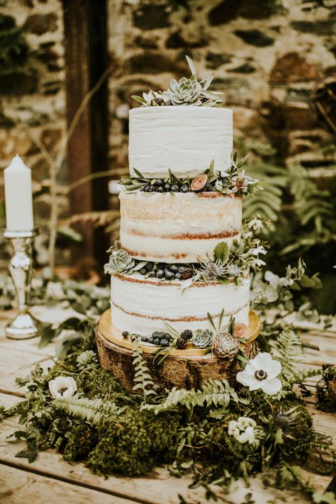 Rustic Wedding Cakes – 40 Different Designs to Fit in With Your Theme | By Paige Grace Photography | Wedding Cake | Rustic Wedding Cake | Naked Wedding Cake | Wedding Cake Table | Rustic Wedding Decor | Rustic Wedding | Wedding Flowers | Rustic Tree Slice | Foliage Decor | Tree Slice Cake Stand Wedding Cake Forest, Rustic Wedding Cakes, Glass House Wedding, Green Wedding Cake, Romantic Wedding Cake, Wedding Cake Rustic, Rustic Wedding Cake, White Wedding Cake