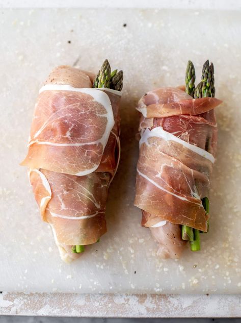 Asparagus Stuffed Chicken - Prosciutto Wrapped Chicken Chicken Prosciutto, Prosciutto Wrapped Chicken Breast, Chicken Rollatini, Cheese Asparagus, Asparagus Stuffed Chicken, Chicken With Prosciutto, Prosciutto Wrapped Chicken, Prosciutto Asparagus, Asparagus Wraps