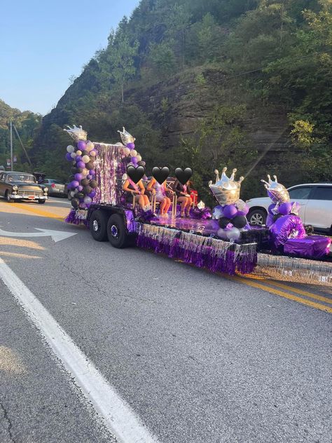 Dance Float For Parade, Pageant Parade Float, Trailer Float Parade Ideas, Cheer Homecoming Float Ideas, Hoco Parade Float Ideas, Homecoming Parade Float Ideas Theme, Homecoming Parade Floats, Float Parade Ideas, Hoco Float Ideas